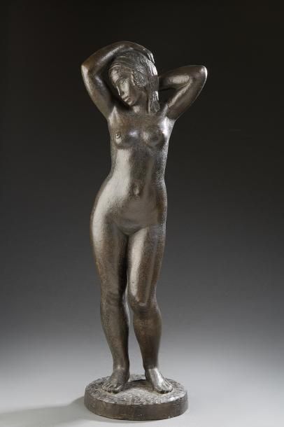 Lucien GIBERT (1904-1988) Femme nue debout

Bronze à patine brune

Signé sur la base....