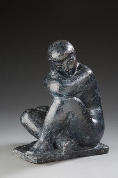 Lucien GIBERT (1904-1988) Femme assise un bras sur le genoux regardant sur le coté

Bronze...