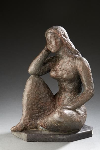 Lucien GIBERT (1904-1988) Femme assise l'air pensive
Bronze à patine brune
Signé,...