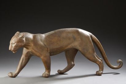 Lucien GIBERT (1904-1988) Panthère

Bronze à patine dorée

H: 12 cm. - L: 25 cm....