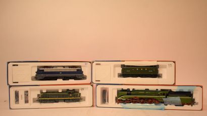 null ROCO (bo) : quatre locomotives et motrices SNCF et DB, 3 voies, réf. 63435 -...