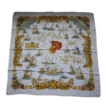 null Hermès Paris

Foulard en soie imprimée, titré Voiles de lumière.

Designer :...