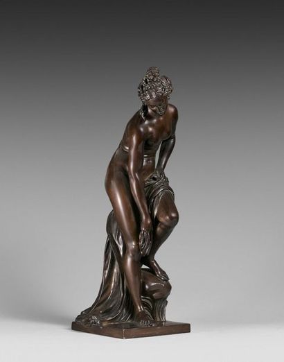 null Sculpture en bronze à patine brune représentant Vénus

sortant du bain d’après...