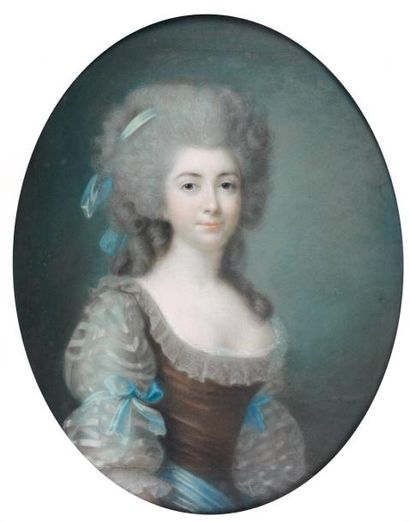 École française vers 1770 Portrait de jeune femme en robe bleue Pastel ovale. Traces...