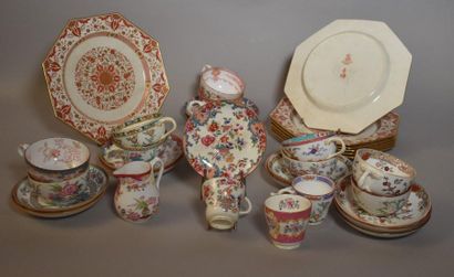 null MINTON : sept assiettes à dessert, douze tasses à thé et douze soucoupes, pot...