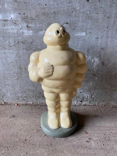 null Bibbendum MICHELIN en céramique. Haut. 31 cm
JOINT : Statuette TINTIN en bois...