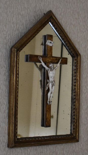 null CRUCIFIX in ivory on ice. Height 48 - Width 32 cm



STUDY BATCH