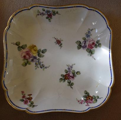 null SЀVRES : Square porcelain bowl with polychrome flower bouquet decoration. 18th...