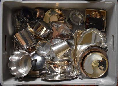 null LOT of silver plated metal: gravy boat, pourers, sprinklers, dishes, etc.



LOT...