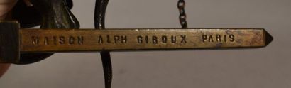  CHIEN de garde au piquet en bronze à patine brune. Signé Maison Alph. Giroux Paris....