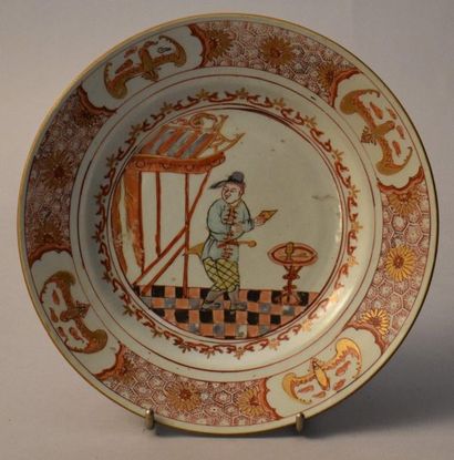  Hollow plate Compagnie des Indes, decorated with a figure with a sword under a canopy...