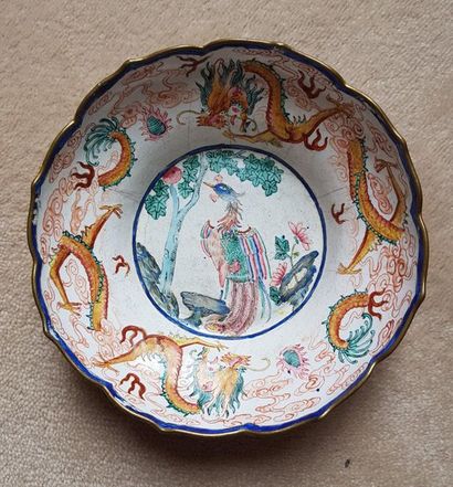  Enameled copper bowl with dragon decoration and a phoenix in the center. China....
