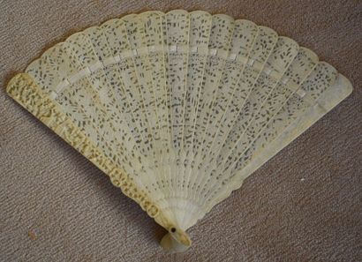 null Openwork Canton fan carved with characters.



LOT DELIVERED TO THE STUDY