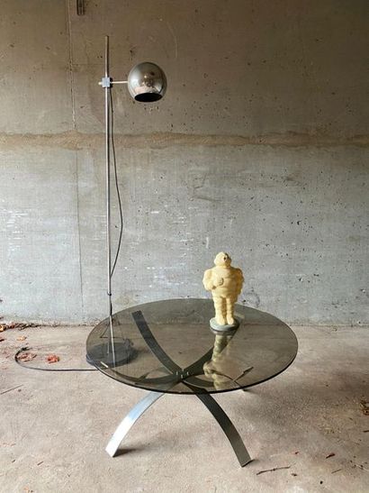 null ROUND BOTTOM TABLE in metal and glass. Joint: a metal floor lamp.

LOT DELIVERED...