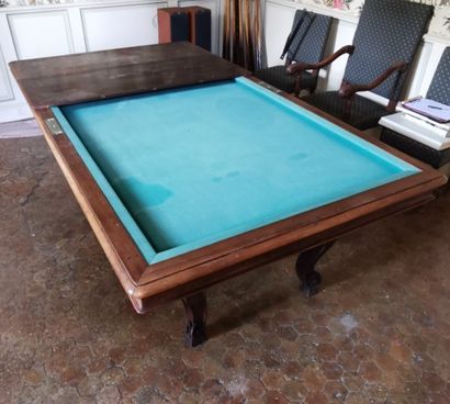 null BILLARD with stained wooden legs, which can be transformed into a table. Haut....