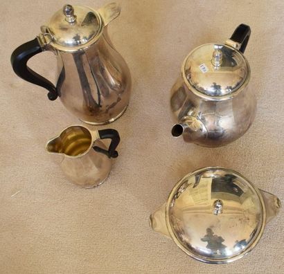 TEA AND COFFEE SERVICE in plain faceted silver,...
