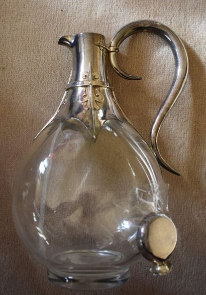null Glass BOTTLE (cap accidented), silver frame. Cardeilhac. Height 22 cm.

STUDY...