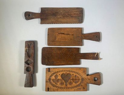 null Eight pieces: a laundry beater decorated with inflected hearts, a butter mould...