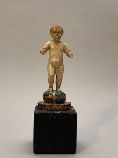 null Enfant Jésus en bois polychrome. Portugal, XIXème siècle.

Haut. 16,7 cm

(Manque...