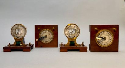 null Two dials and two morse telegraphic reception devices (two models unfortunately...