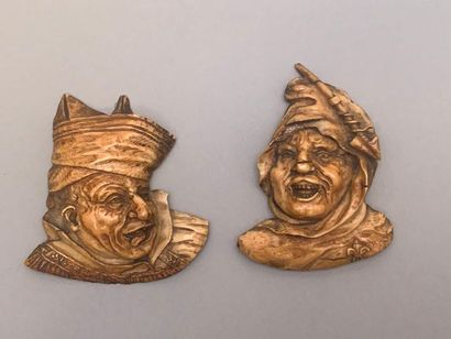 null Deux médaillons d'applique figurant deux têtes grotesques. Allemagne. XIXème...