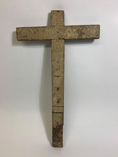 null Croix de Montserrat sculptée en taille d'épargne des instrument de la Passion...