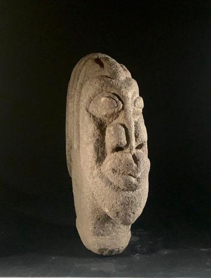 null Janus head made of volcanic stone. Costa Rica 

Height 46 - Width 36 cm 