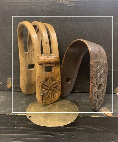 null Two goat collars with carved rosette decoration. Pyrenees. 

Height. 20 and...