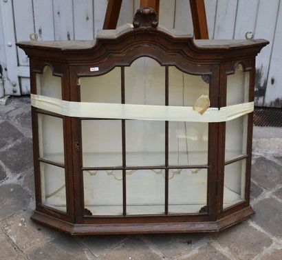 null VITRINE d'applique bois teinté. Haut. 67 - Larg. 80 cm