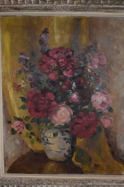 null Léa THOMPSON (XXe siècle) : Bouquet de fleurs. Toile signée en bas à gauche....