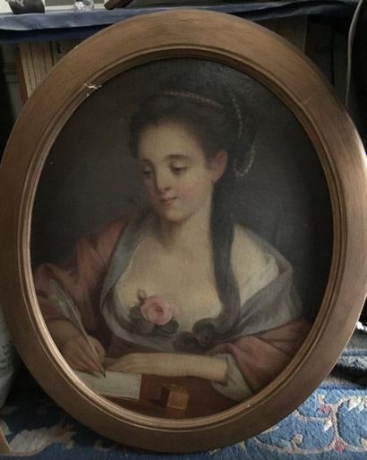 null Ecole française, dans le goût du XVIIIe siècle : Femme à la rose. Toile ova...