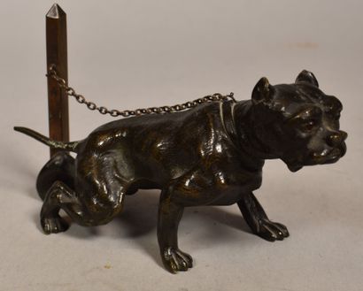 Watchdog with brown patina bronze picket...