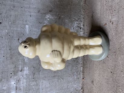null MICHELIN ceramic Michelin Man. Height 31 cm

Joint: TINTIN statuette in painted...