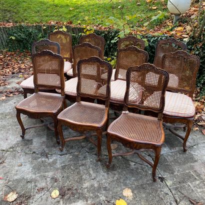 CONTINUOUS ELEVEN CHAIRS in natural wood,...