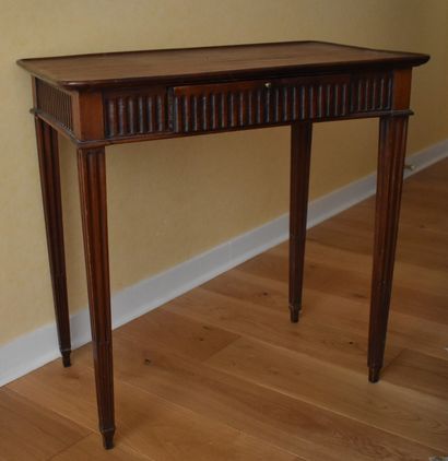 null TABLE cabaret in fluted mahogany with one drawer in belt. Bordeaux work from...