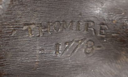 null BUSTE de Voltaire en bronze signé Thomire et daté 1778. Socle tourné en marbre...