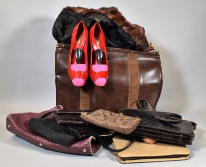 LOT OF MISCELLANEOUS HANDBAGS including a...