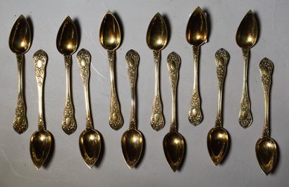 null TWELVE SPOONS of jam in gilt. Total weight 210 g.