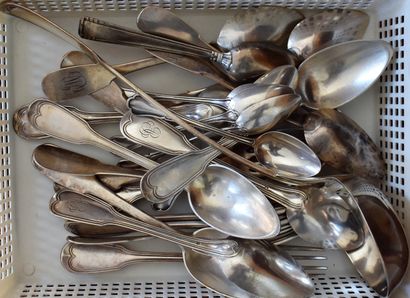 null LOT OF various silver cutlery including a ladle and small spoons. Total weight...