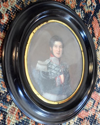 Oval MINIATURE: Portrait of an officer in...