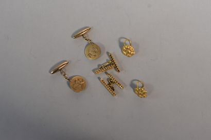 null GOLD LOT (debris): two pairs of cufflinks and one pair of ear hooks. Total weight...