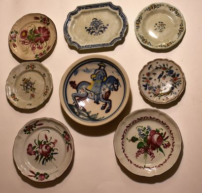 LOT OF EIGHT CUTTINGS or decorative earthenware...