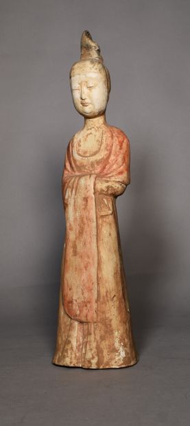 null CHINE, époque TANG : STATUETTE de palefrenier en terre cuite à glaçure jaune...