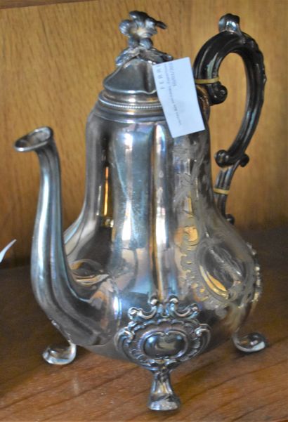 null CAFETIERE with ribs on four silver feet, flower socket. Weight 461 g.
