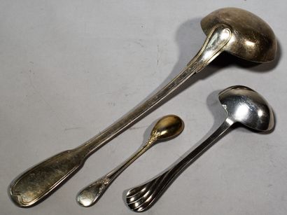 null 
LOUCHE, SPOON for sauce and ONE silver egg spoon. Total weight 343 g.
