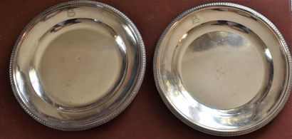 null PAIR OF ROUND Dishes in silver with twisted laurel, numbered AB. 1819-1838....