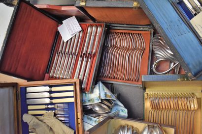 null SILVER METAL LOT: various items including six Mappin & Webb cutlery, knives,...