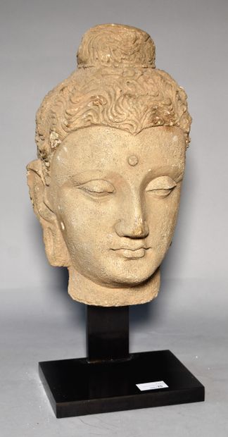 INDIAN ART: Stone Buddha head. Soclée. Height....