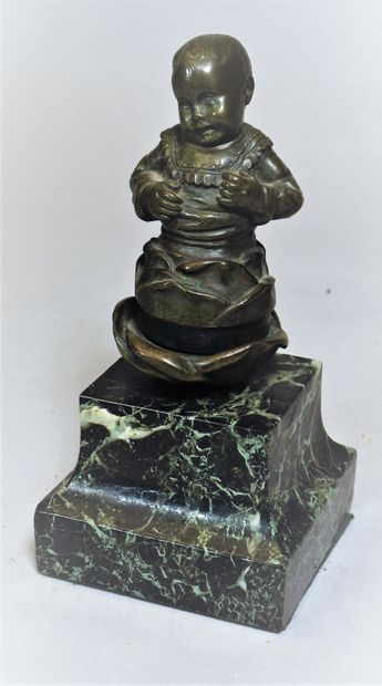 Bronze SUBJECT: Baby cabbage. Signed Grégoire....