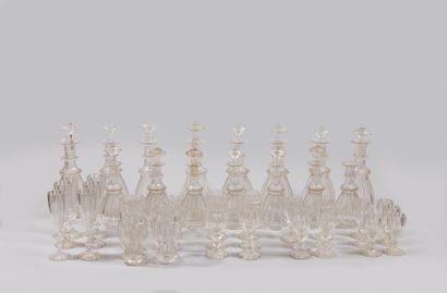 null Partie de service de verres en cristal taillé de Bohême, modèle Pagode, comprenant...